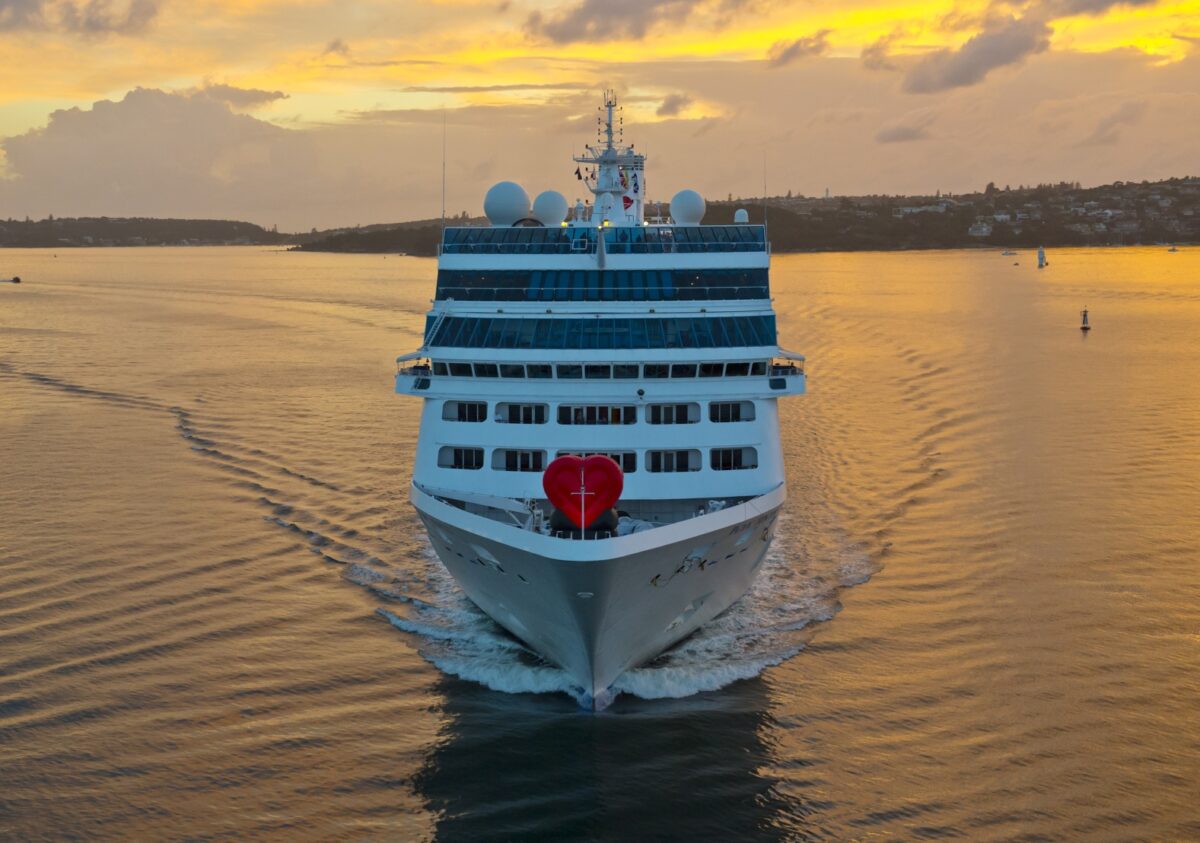 PACIFIC PRINCESS ARRIVES INTO SYDNEY HARBOUR, AUSTRALIA