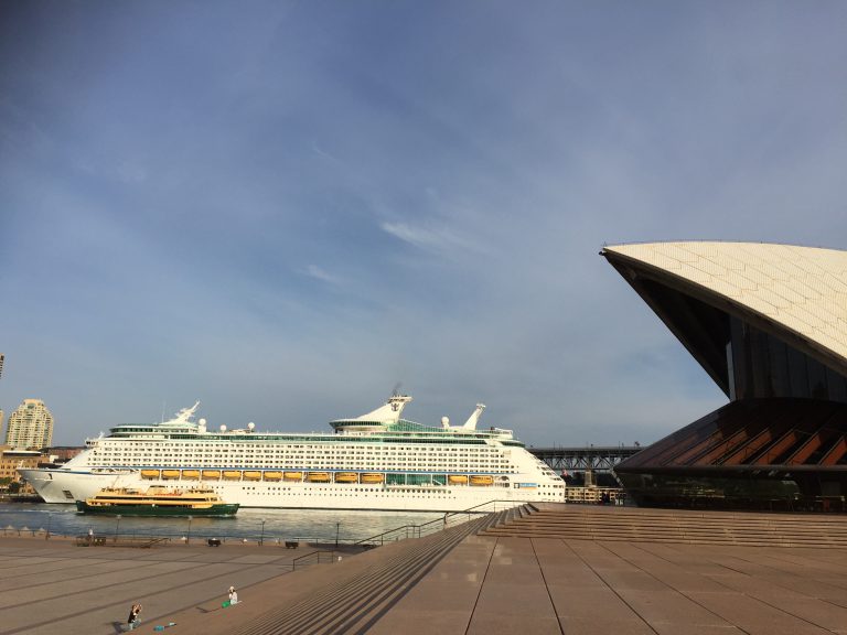 Sydney to trial double-berthing mega liners