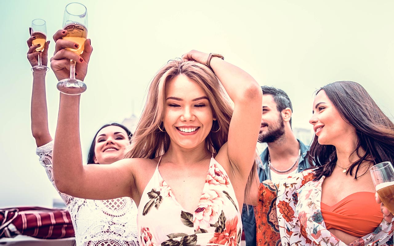 Best time to snap up free drink packages and $1 flights for your next cruise