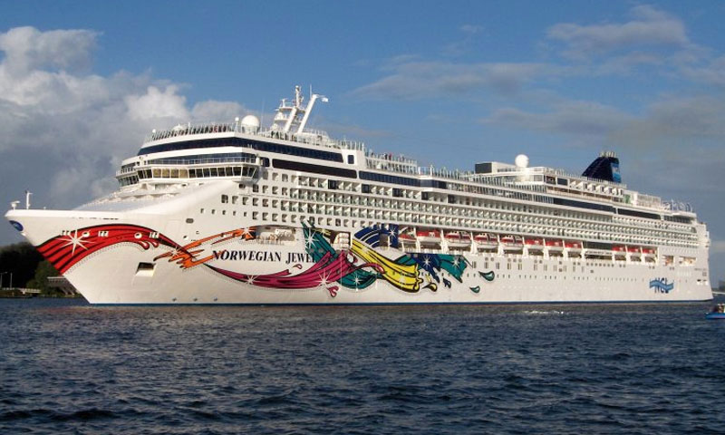 Norwegian Jewel makes triumphant entrance into Sydney