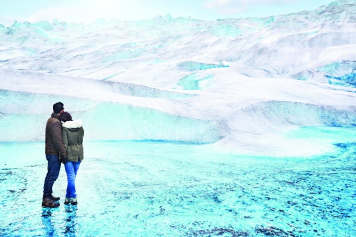 RU 2016 0904 PN Mendenhall Glacier Couple Snowdrift 6956 CvD CMYK