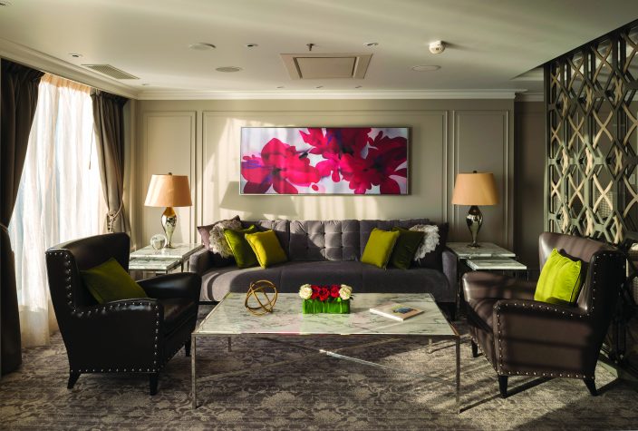 living-room-in-suite-on-crystal-serenity