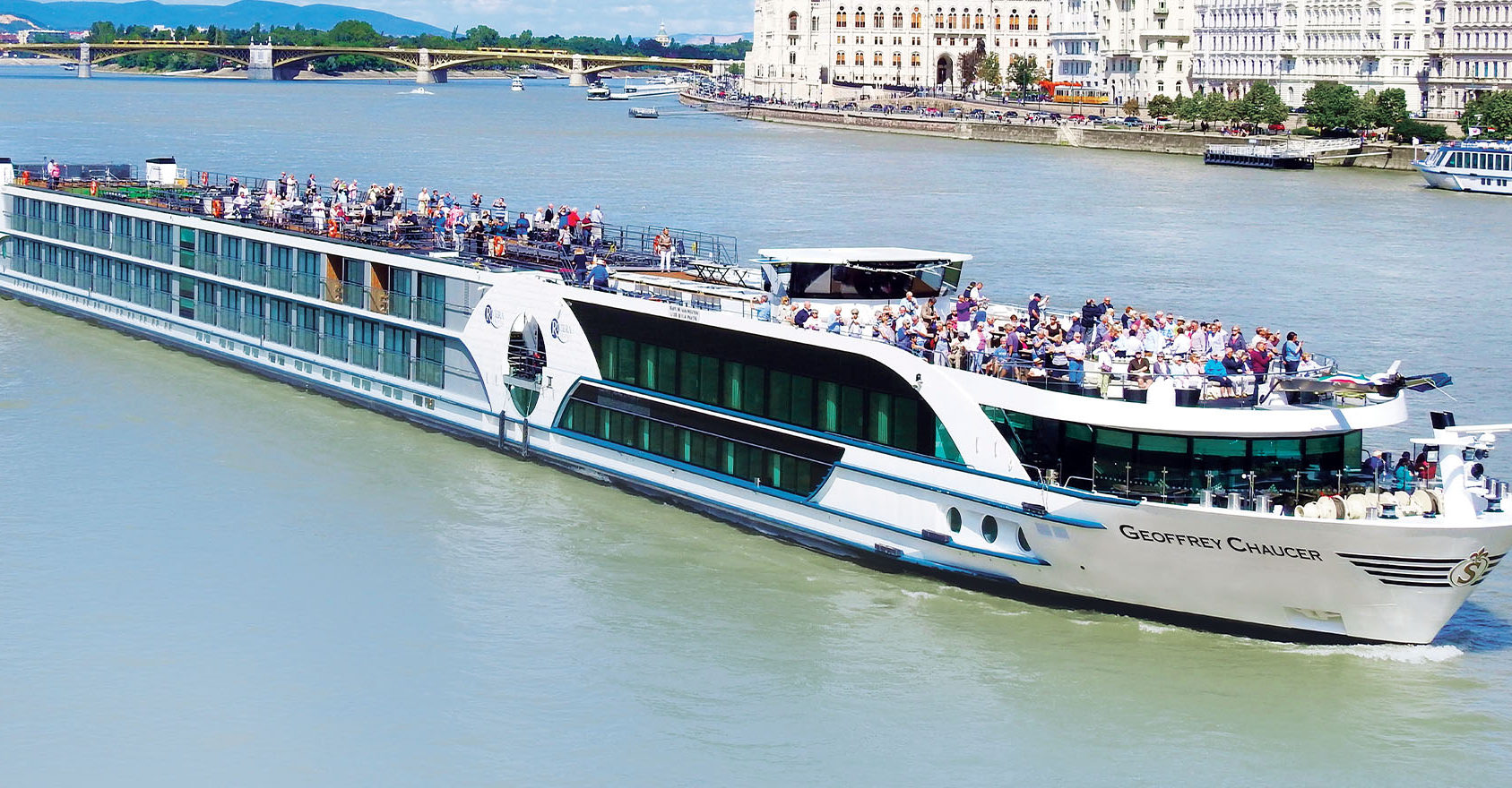 Riviera leads battle for singles with solo sailings