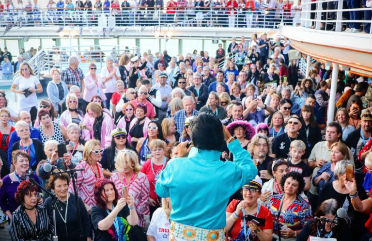 P&O Cruises Tribute Cruise deck performance
