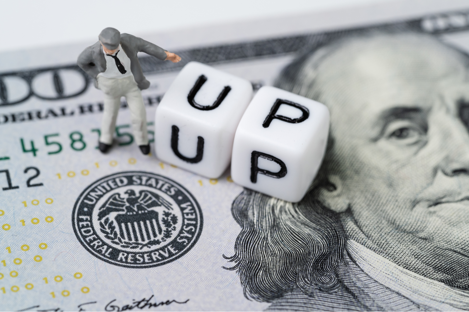 Australian dollar falls against the USD