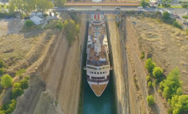 Fred Olsen's Braemar passing through the Corinth Canal