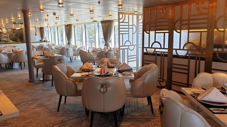 explorer dream the palace dining
