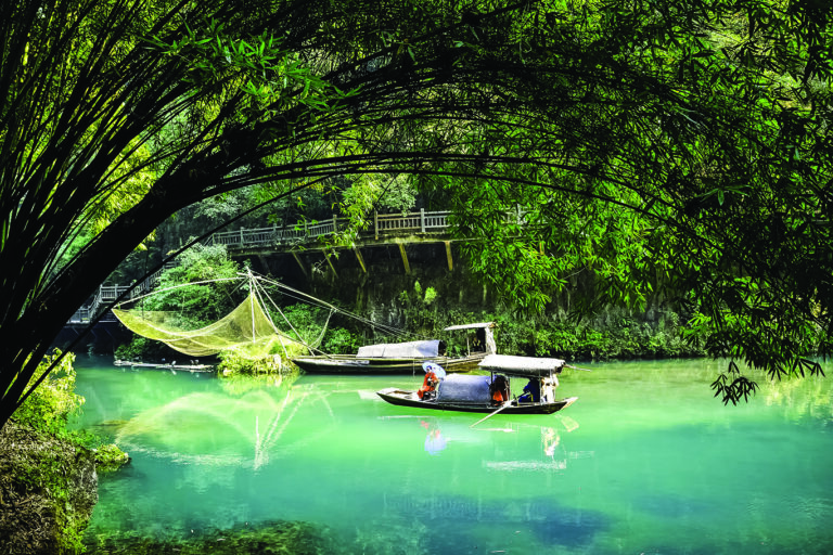 Small boats in yangtze river