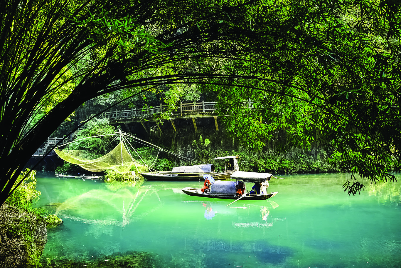 Small boats in yangtze river
