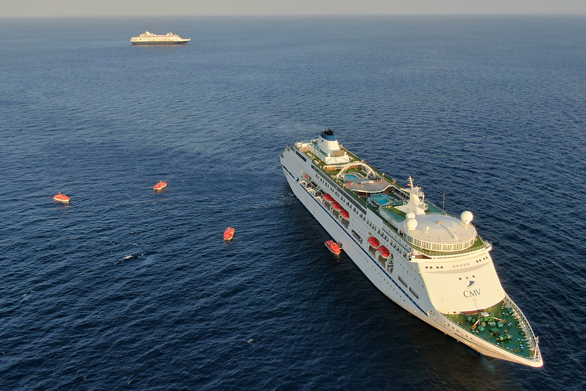 Vasco da Gama and Columbus taking passengers home