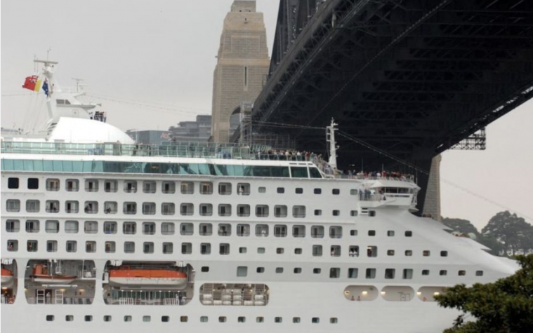 Sun Princess going under the Harbour Bridge