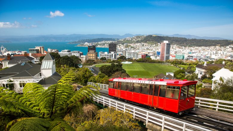 Cruise on Queen Elizabeth from Melbourne to New Zealand with free flights and free hotel stay