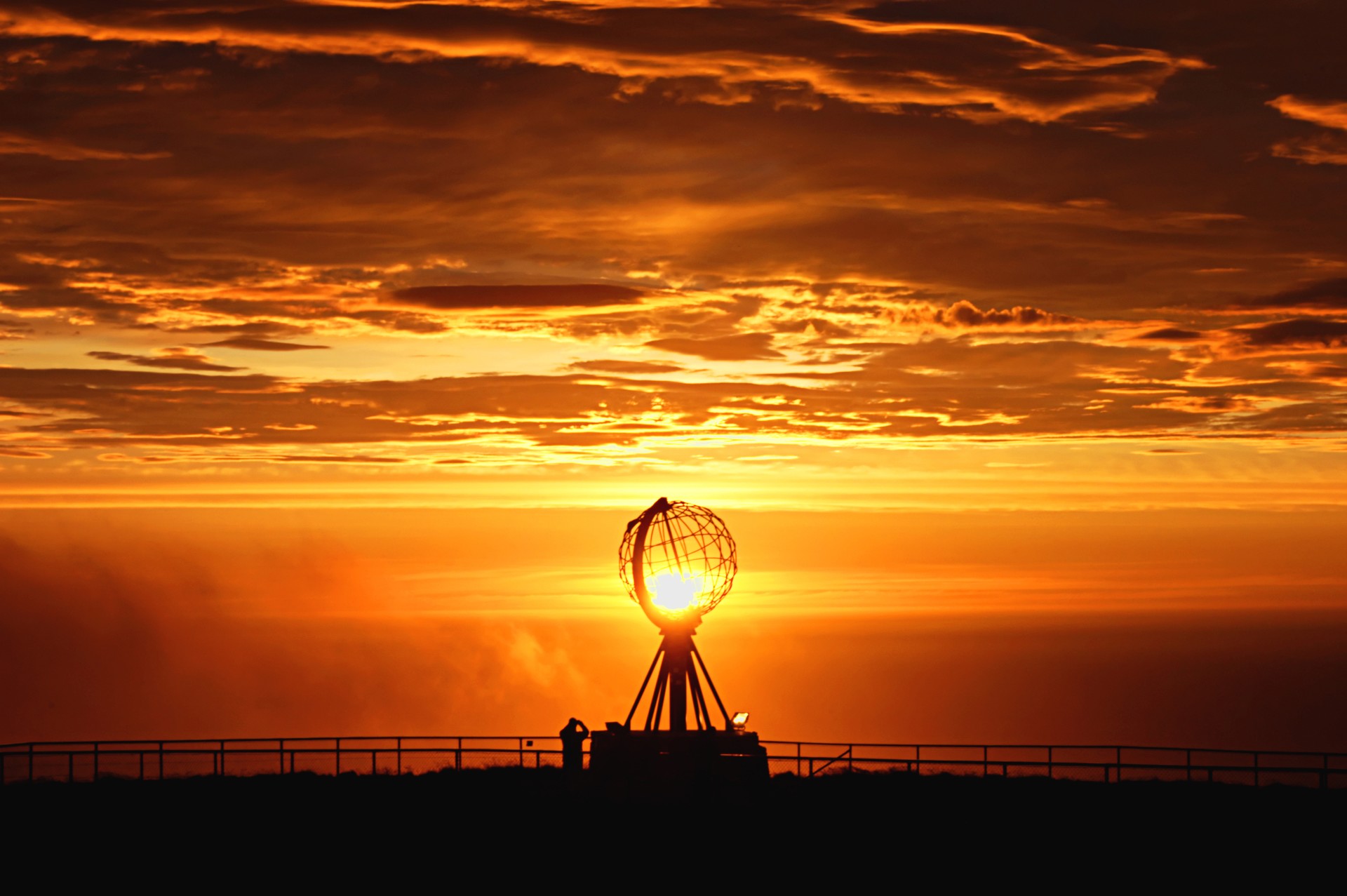 Midnight sun The North Cape Norway HGR 143736 1920 Photo Shutterstock