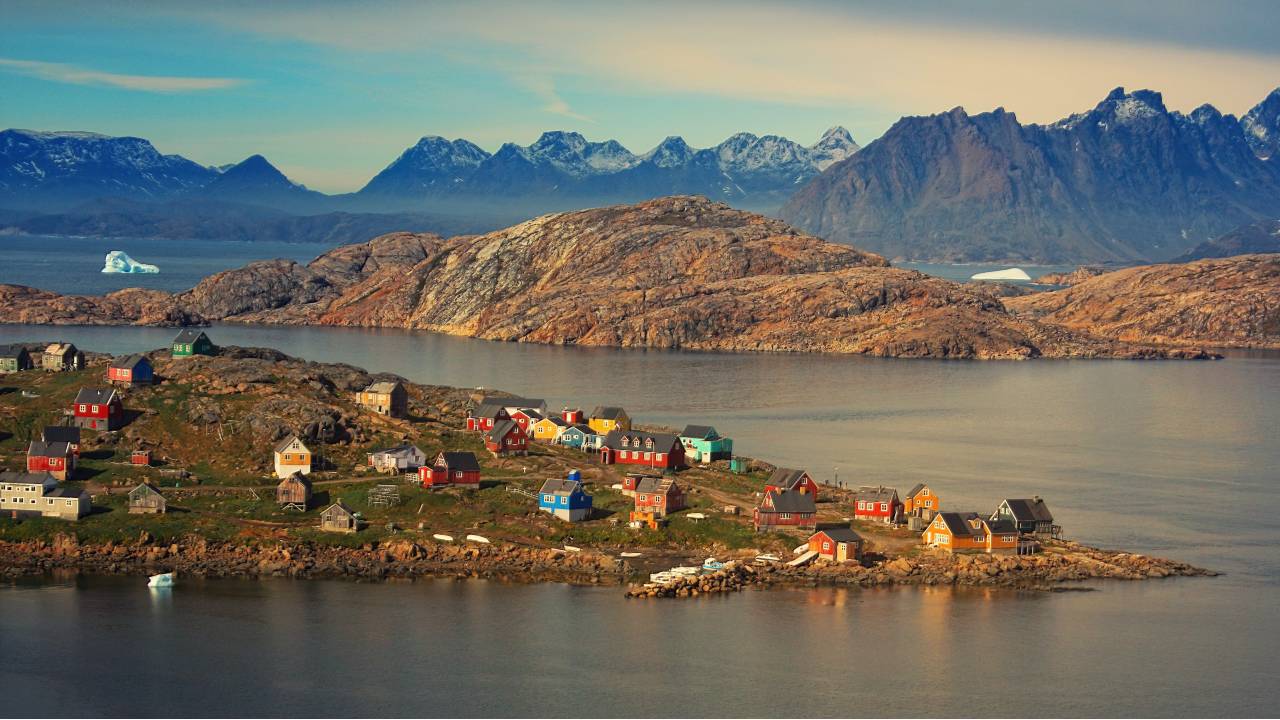 GreenlandVillageMountains