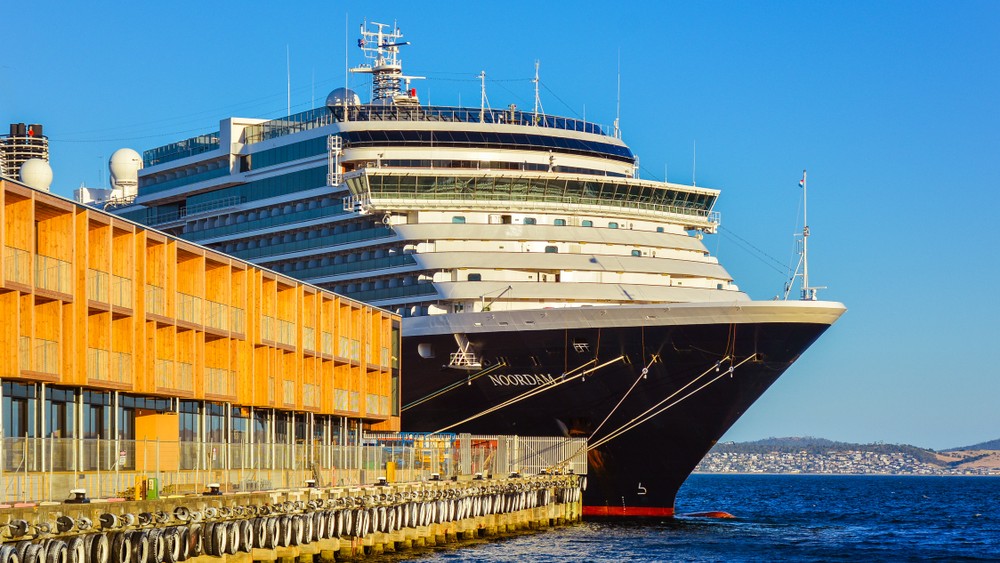 Peak body calls for big ship ban and daily berthing limits in Tasmania