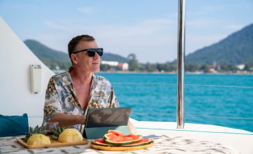 10 cruise Wi-Fi packages compared - and how to save $20 a day
