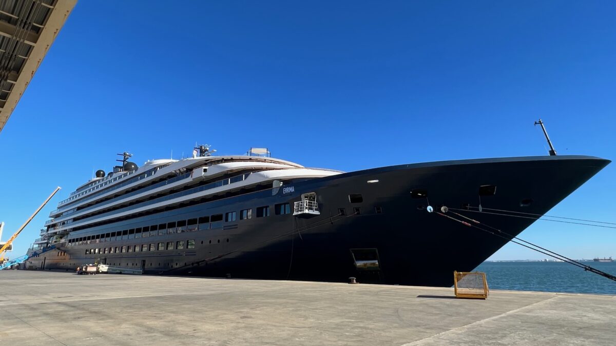 Ritz-Carlton yacht