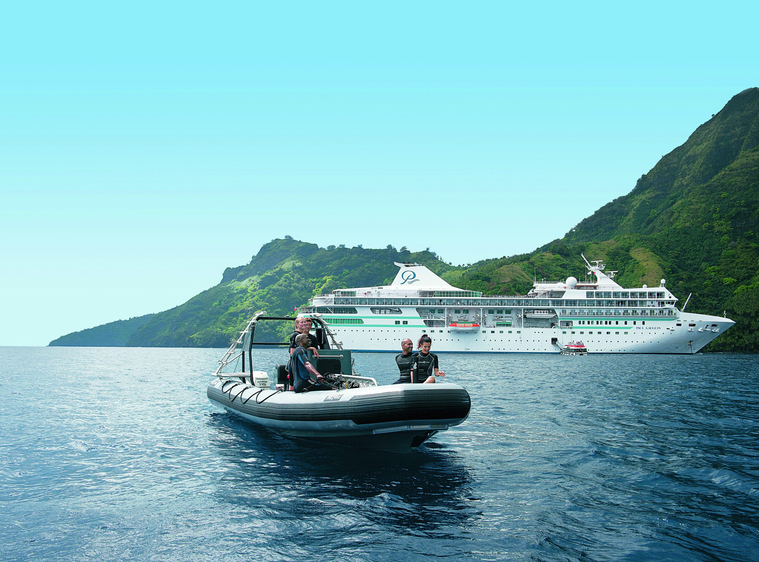 Paul Gaguin on speedboat
