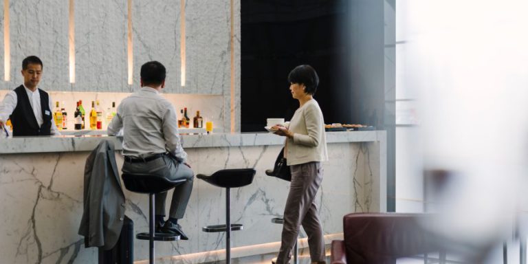 Lounge wing