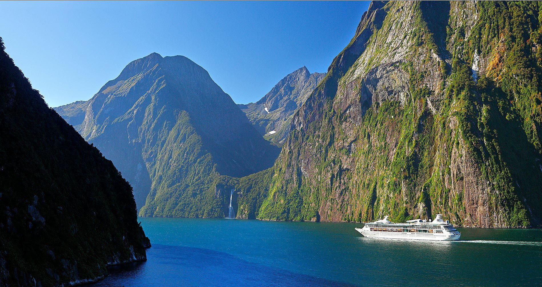 Police probe claims of 'extortion attempt' over New Zealand biohazard ship checks