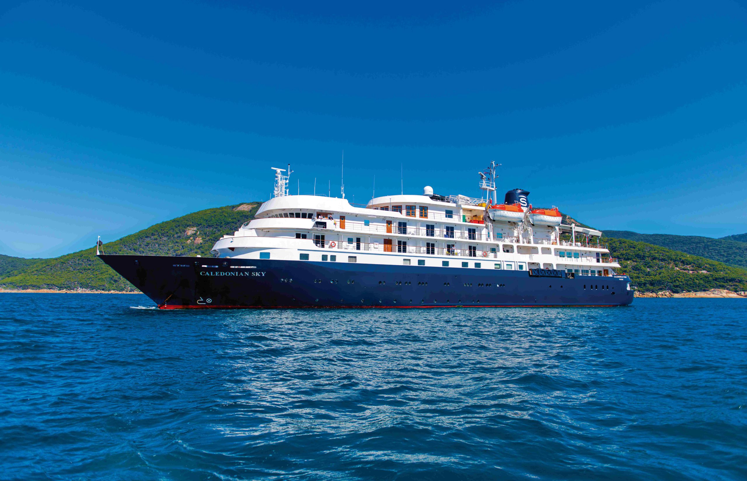Captain Cook Cruises purchases MS Caledonian Sky