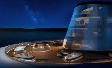 Ritz-Carlton Yacht: Champagne & Caviar Down Under