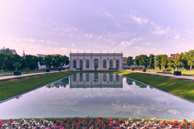 Emirates and Moët Hennessy are offering their elite members a chance to bid on two unique holidays in France.