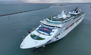 P&O sails with a sign from South Australia tourism.