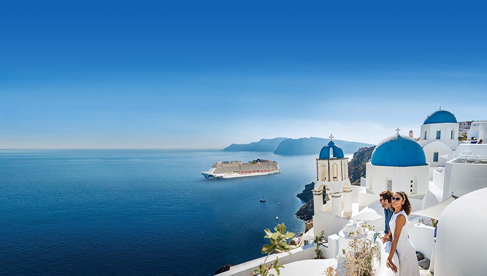 Norwegian Cruise Line in Santorini