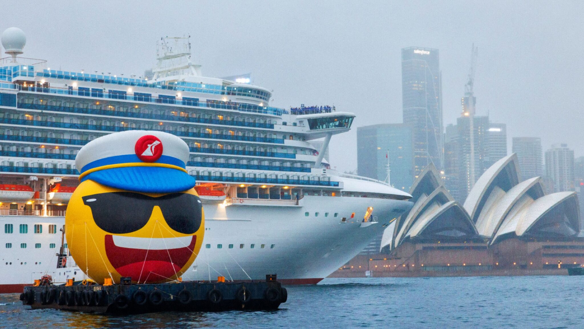 Carnival Cruise Ship in Sydney 2048x1154 1